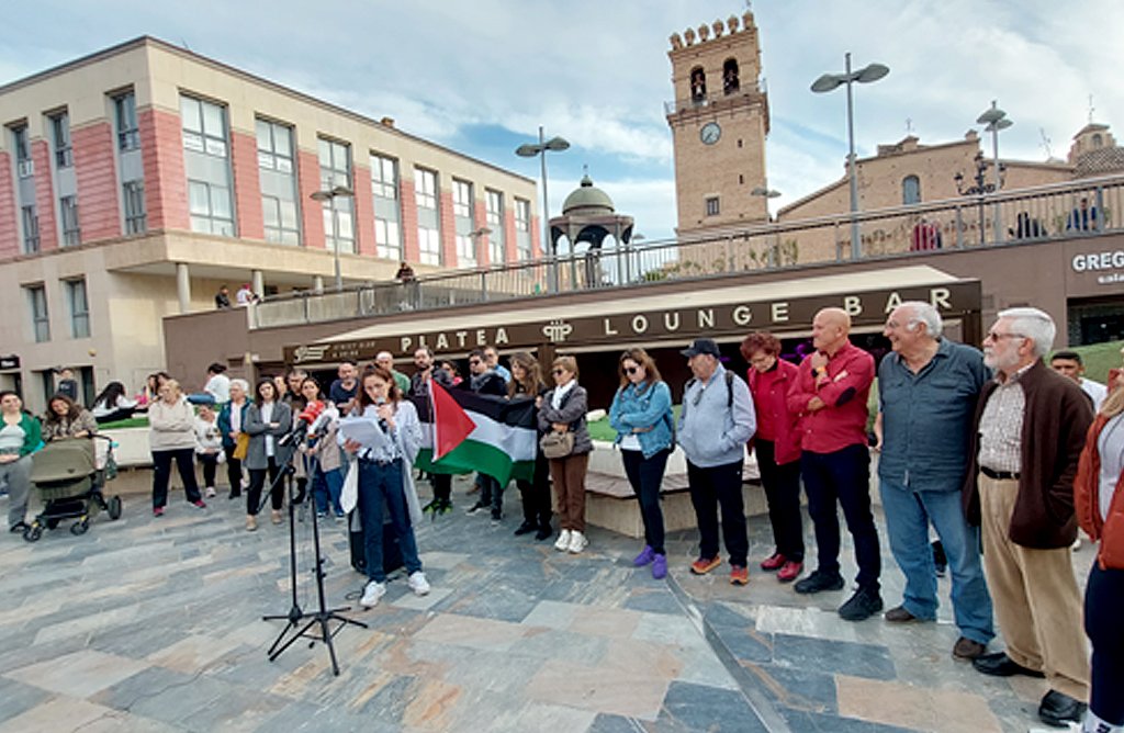 Palestina Libre Totana muestra su solidaridad con el pueblo palestino con una concentracin